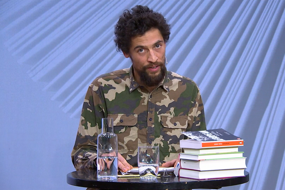 Moses Leo liest aus Telma Tvons »Um Preto Muito Português« © Livestream/Literaturhaus