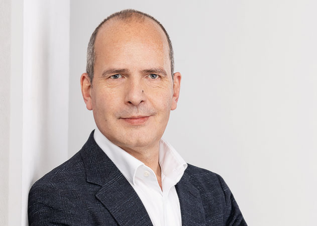 NEWS JensBisky(c)BernhardtLinkFarbtonwerk